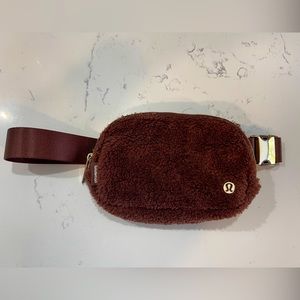 Lululemon chocolate fleece Everywhere Belt Bag NWOT